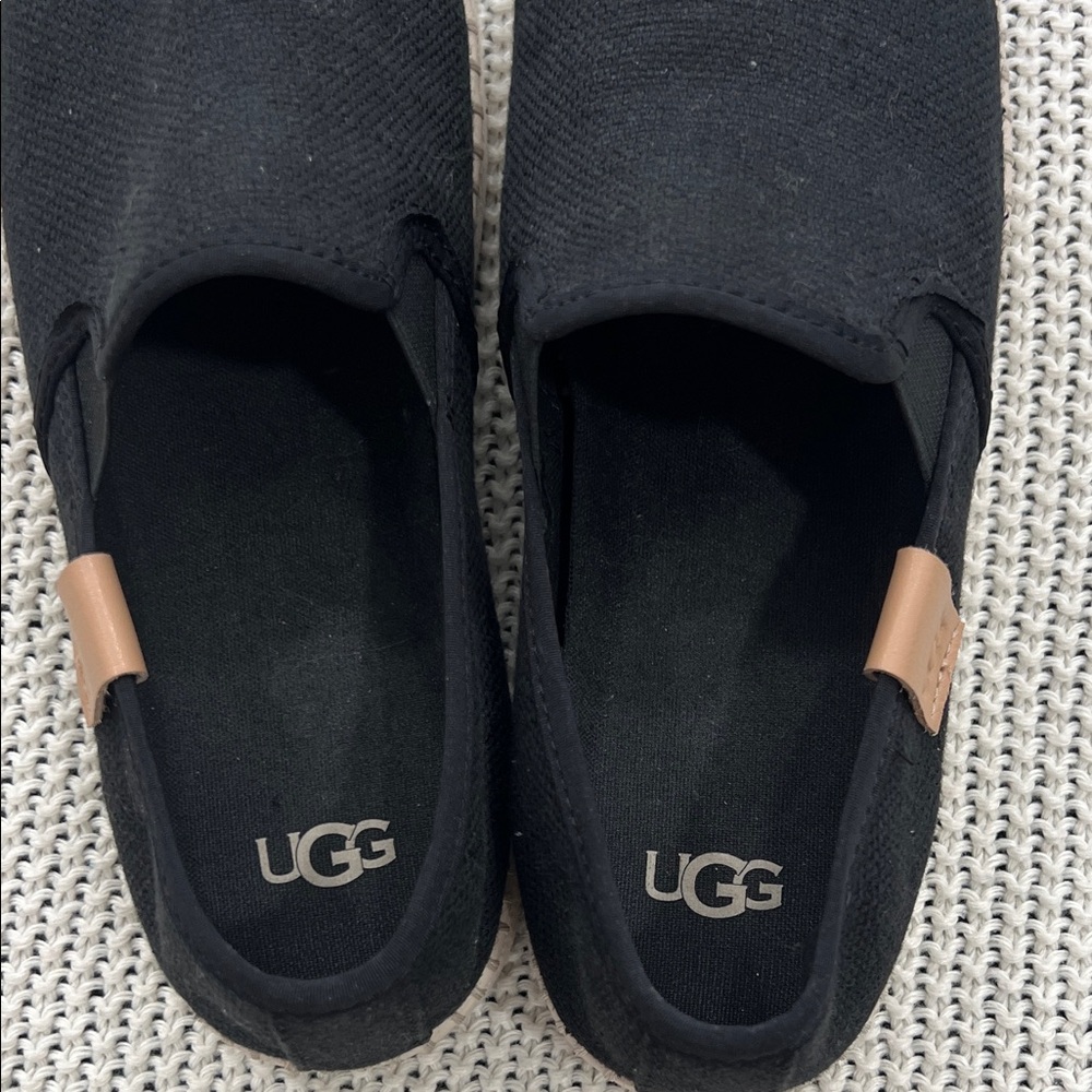 UGG woman’s Black and Tan Casual Slip-Ons - Picture 7 of 12